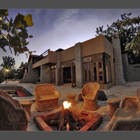 Kanha Earth Lodge Mandlā Buitenkant foto
