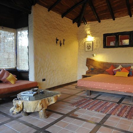 Kanha Earth Lodge Mandlā Buitenkant foto