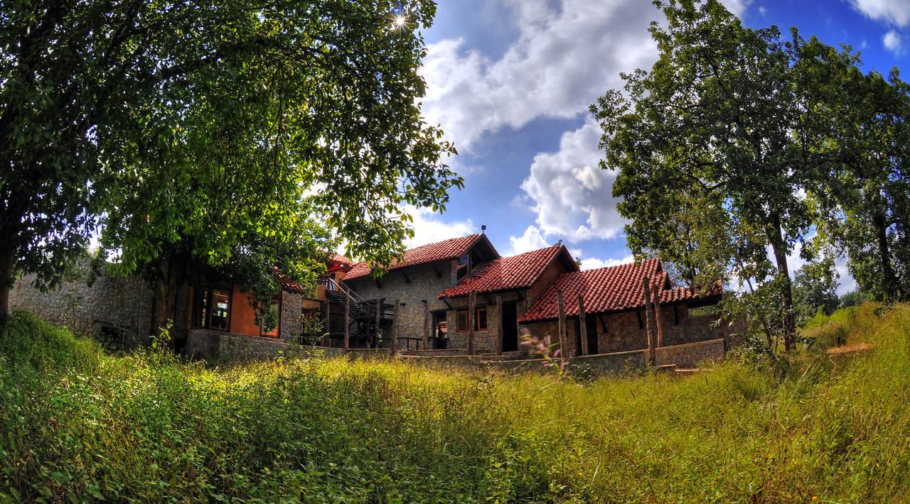 Kanha Earth Lodge Mandlā Buitenkant foto