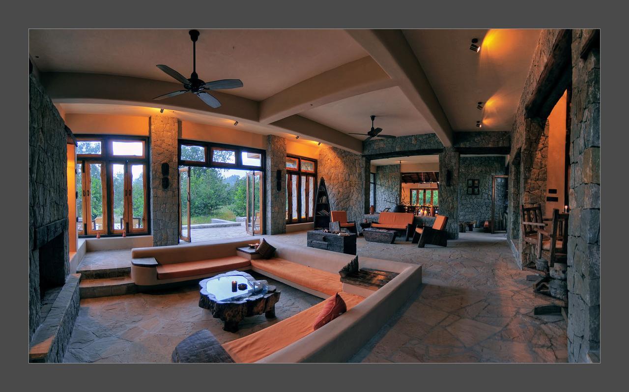 Kanha Earth Lodge Mandlā Buitenkant foto