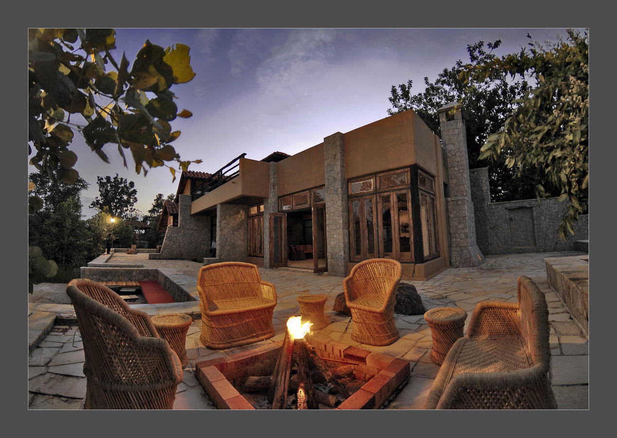 Kanha Earth Lodge Mandlā Buitenkant foto