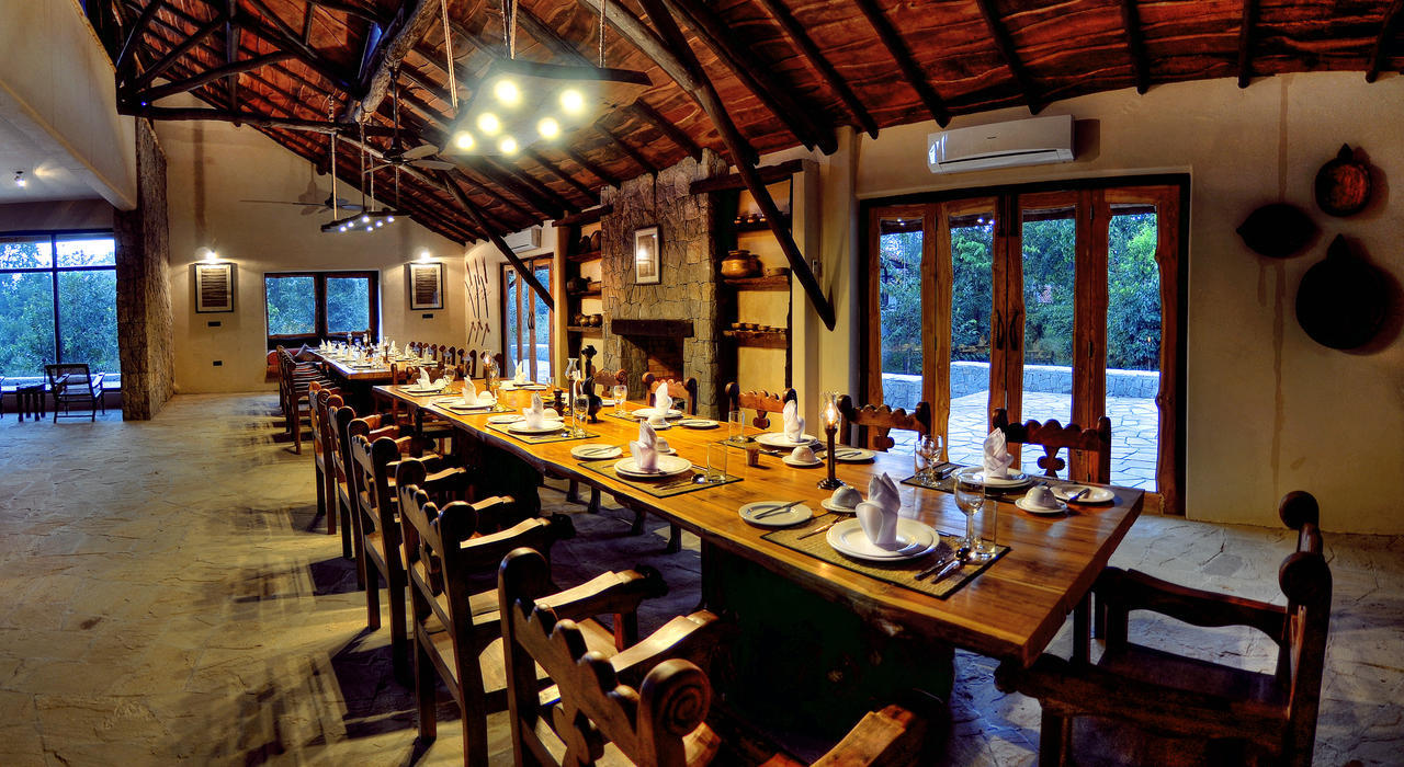Kanha Earth Lodge Mandlā Buitenkant foto