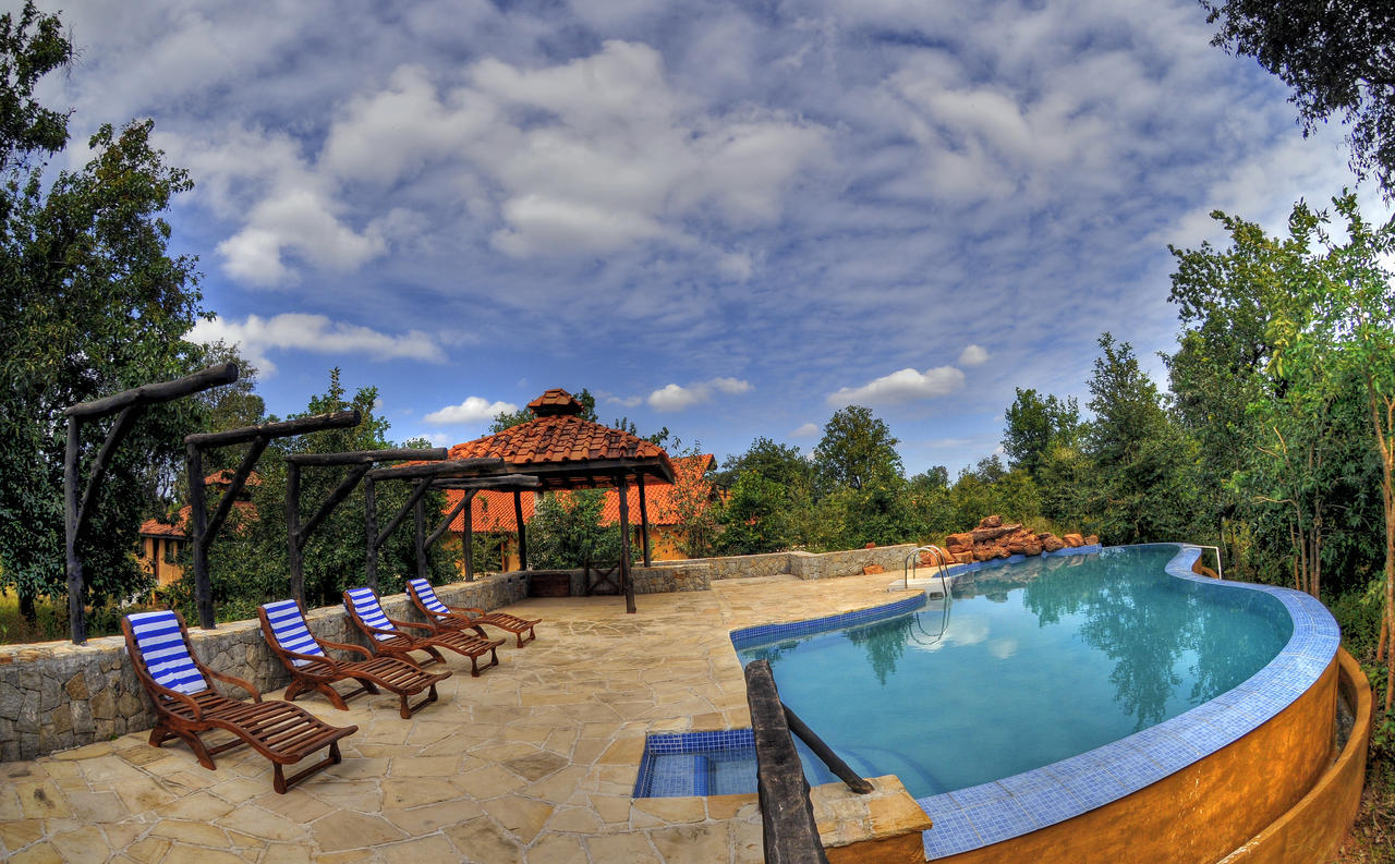Kanha Earth Lodge Mandlā Buitenkant foto