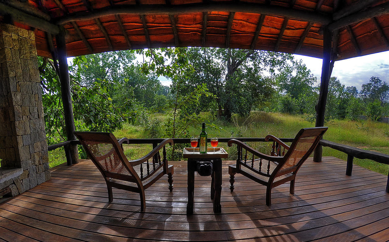Kanha Earth Lodge Mandlā Buitenkant foto