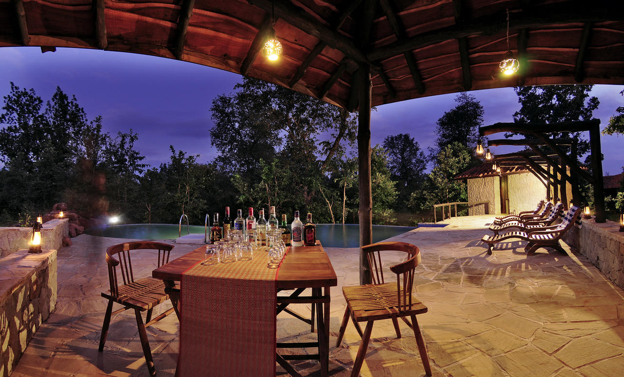 Kanha Earth Lodge Mandlā Buitenkant foto