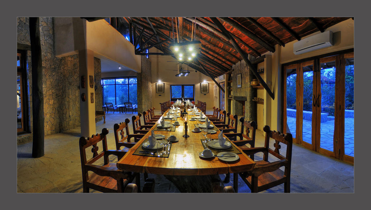 Kanha Earth Lodge Mandlā Buitenkant foto
