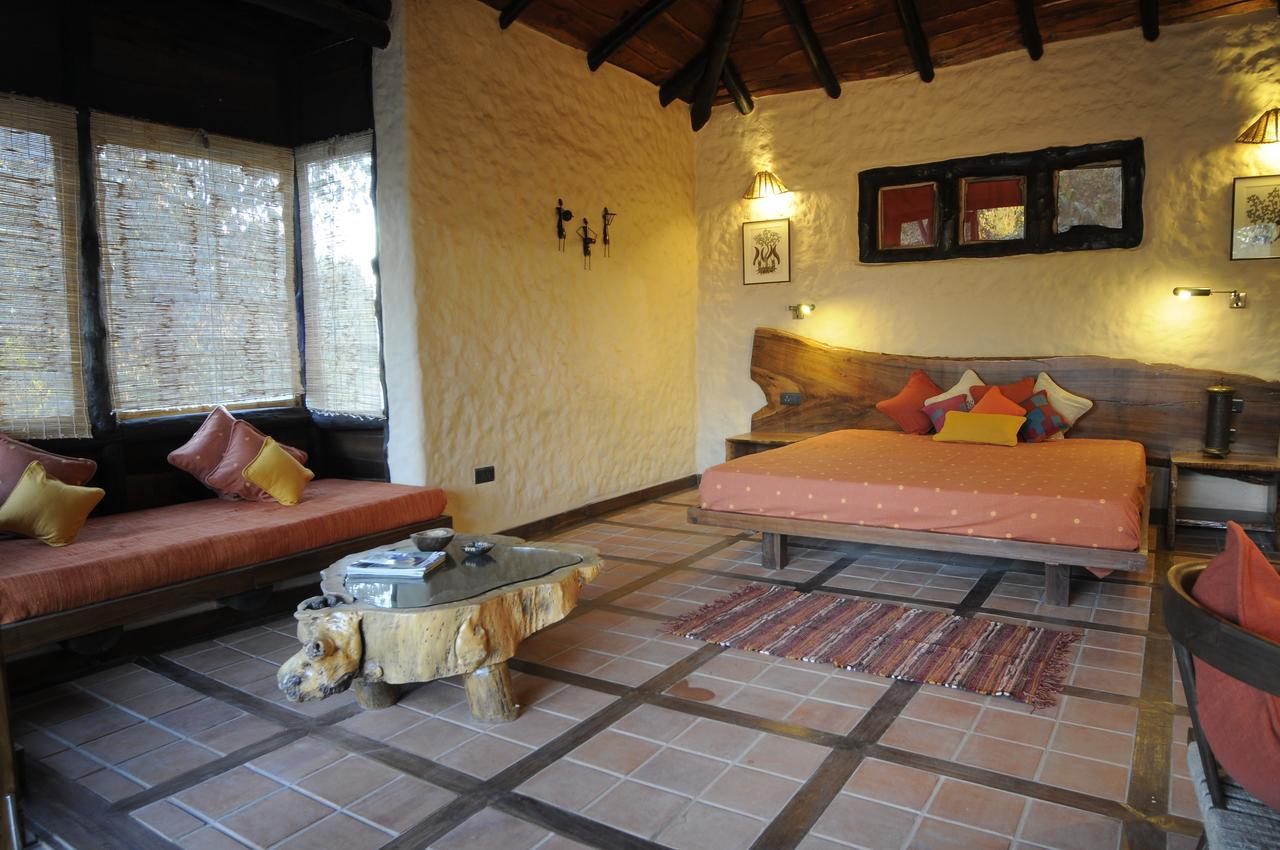 Kanha Earth Lodge Mandlā Buitenkant foto